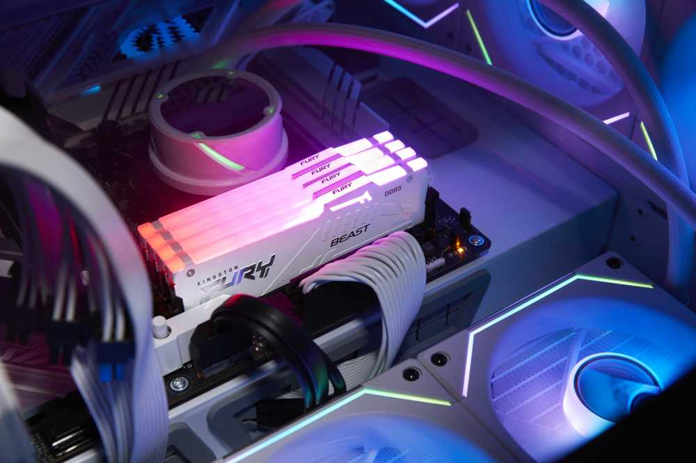 RAM „Kingston KF564C32BWEA-32“ 32 GB 6400 MT/s DDR5 CL32 DIMM FURY Beast Baltas RGB EXPO | „Kingston“