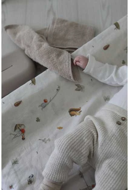 Ratt Start Right Start Elsa Beskow „Miško vaikai“ maitinimo pagalvė, smėlio spalvos