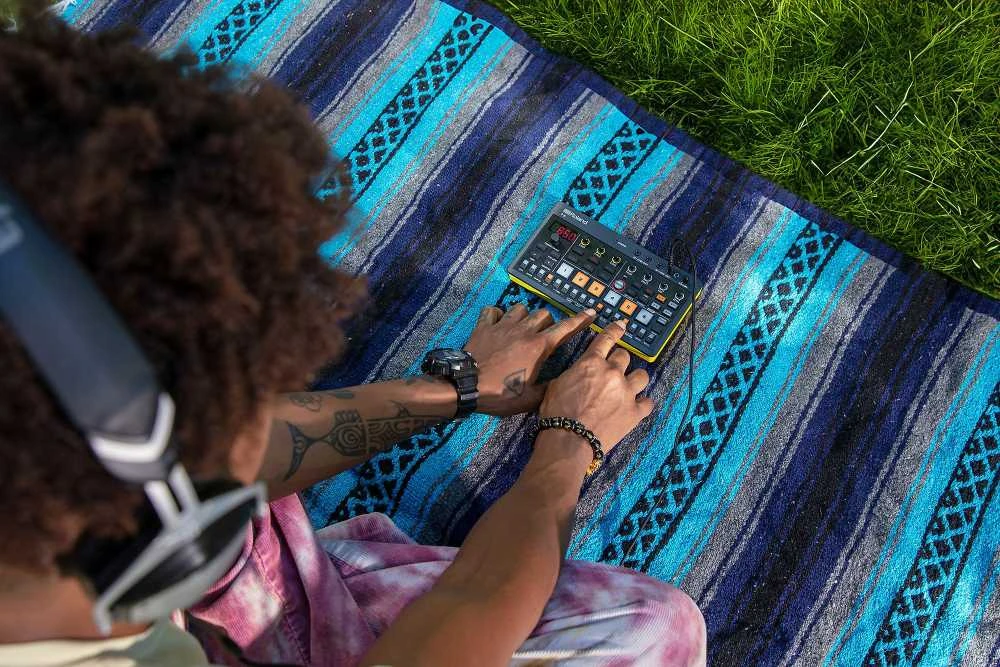 Roland AIRA Compact P-6 Creative Sampler