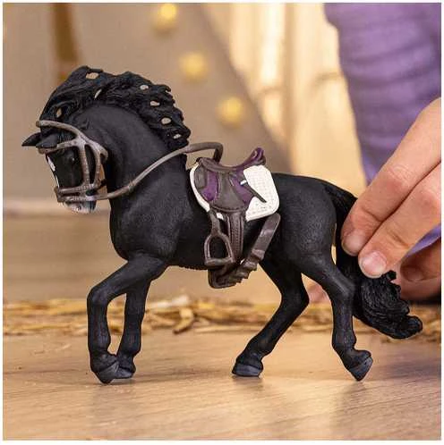 SCHLEICH HORSE CLUB Pura Raza Española veislės žirgas su priedais