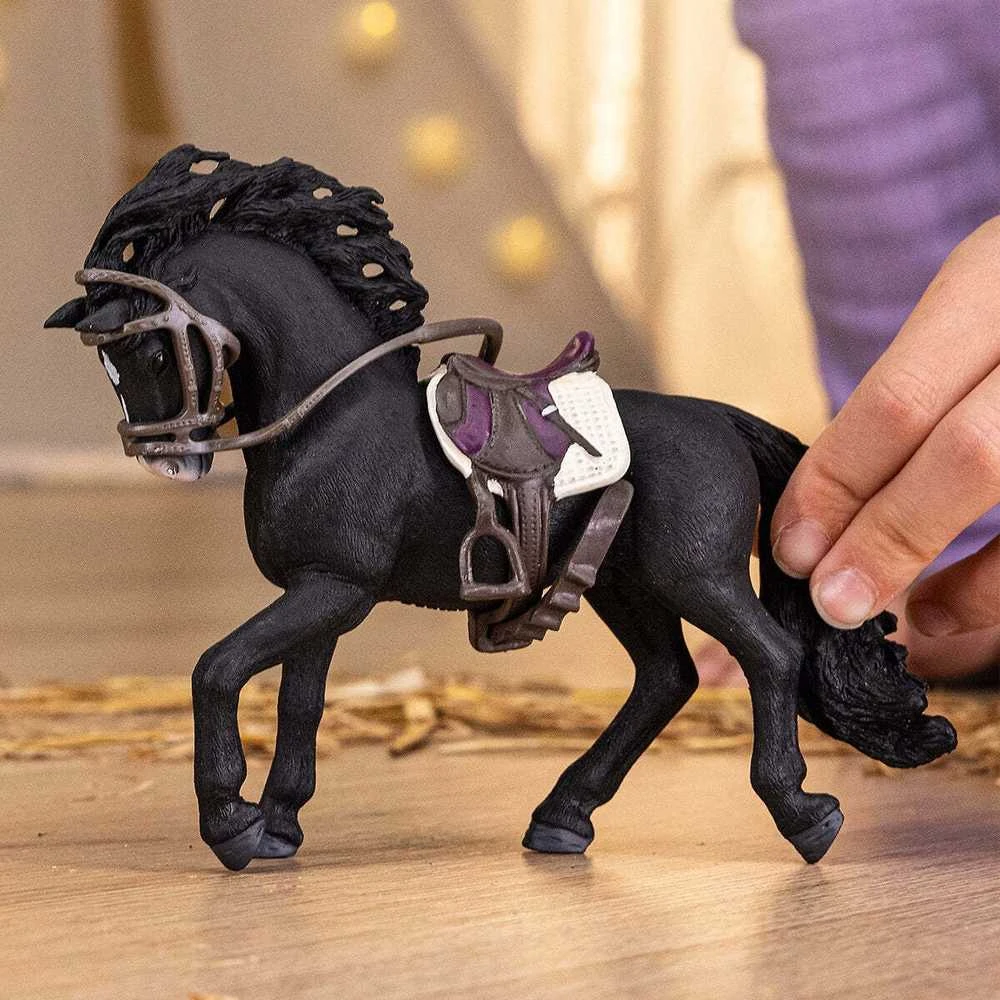 SCHLEICH HORSE CLUB Pura Raza Española veislės žirgas su priedais