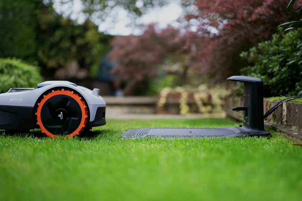Segway Navimow i105E Belaidis vejos pjovimo robotas skirtas iki 500 m² vejai