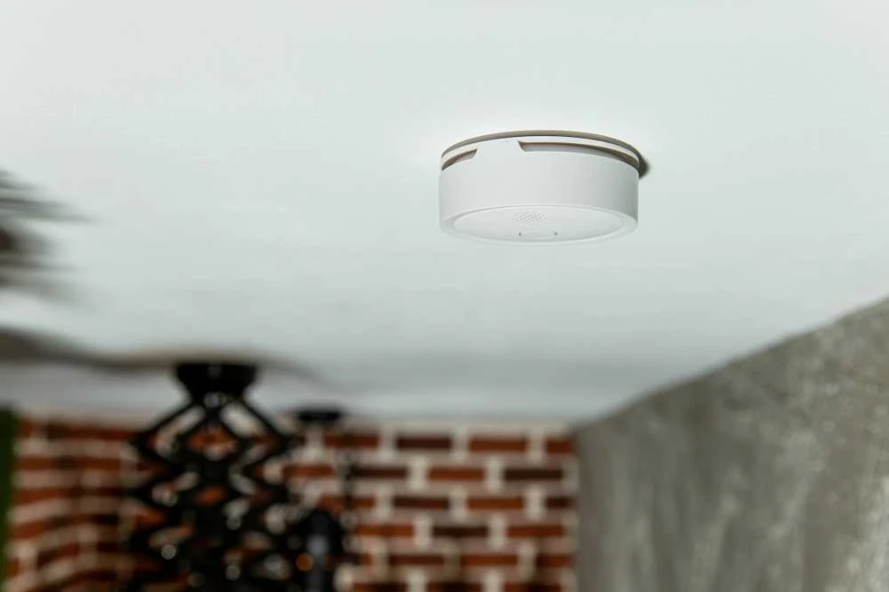 Shelly Plus Smoke Wifi dūmų sensorius / sirena