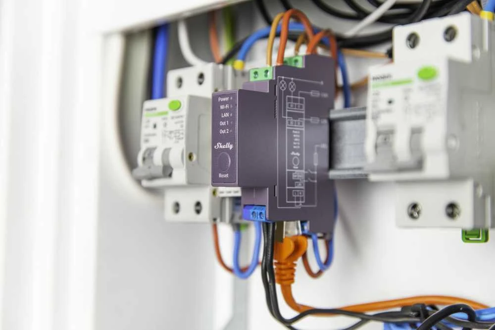 Shelly PRO 2 išmanioji 2 kanalų relė valdoma Wifi LAN ar Bluetooth montuojama ant DIN bėgelio