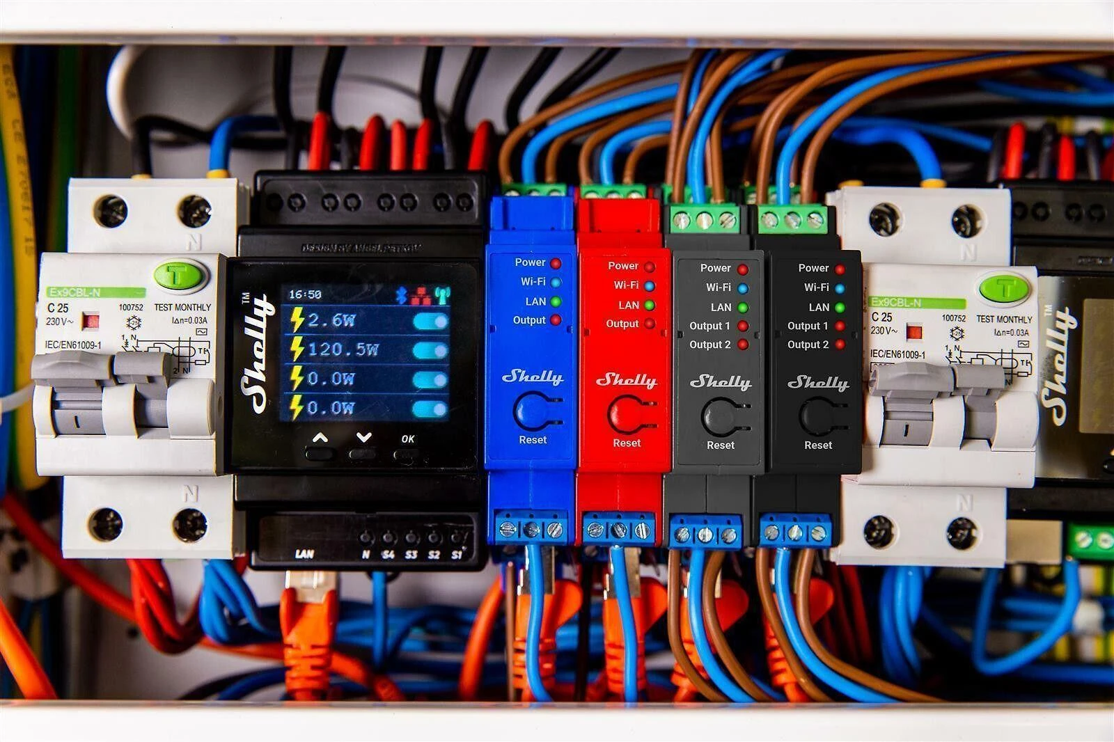 Shelly PRO 2PM išmanioji 2 kanalų relė su elektros sąnaudų matavimu valdoma Wifi LAN Bluetooth montuojama ant DIN bėgelio
