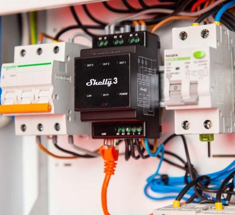 Shelly Pro 3 išmanioji 3 kanalų 3 fazių relė su Wi-Fi, LAN ir Bluetooth ryšiu