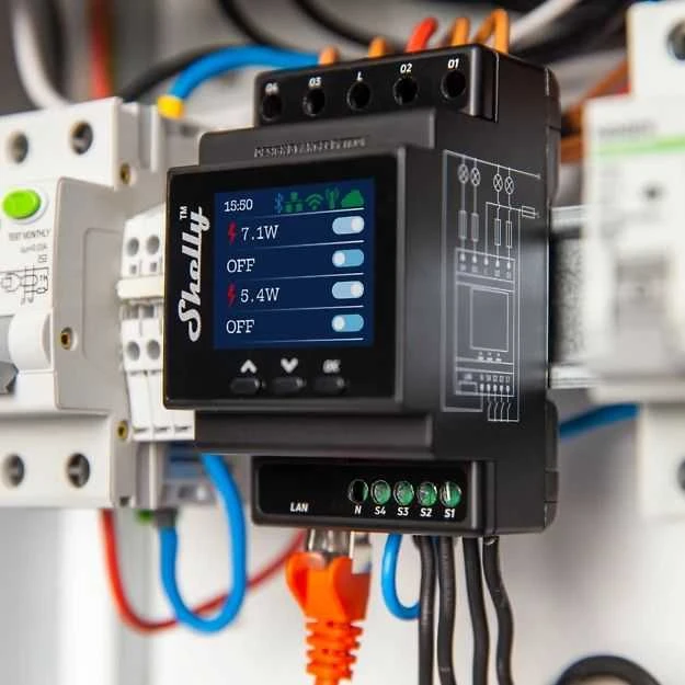 Shelly Pro 4PM 4 kanalų DIN bėgio relė jungiklis su Wi-Fi, LAN ir Bluetooth ryšiu