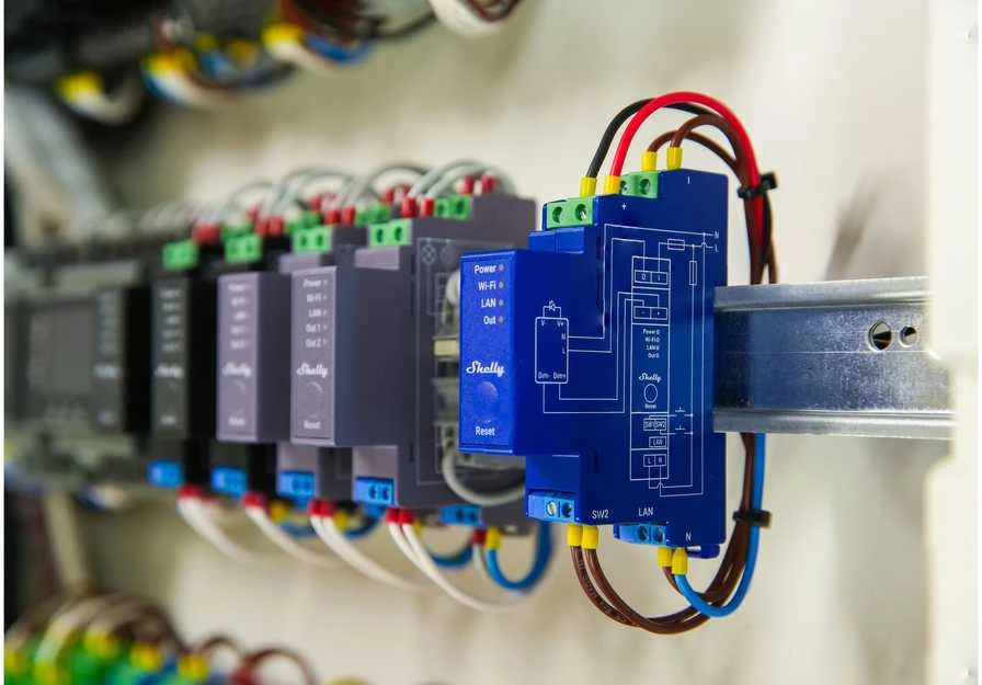 Shelly Pro Dimmer 0/1-10V PM apšvietimo valdiklis