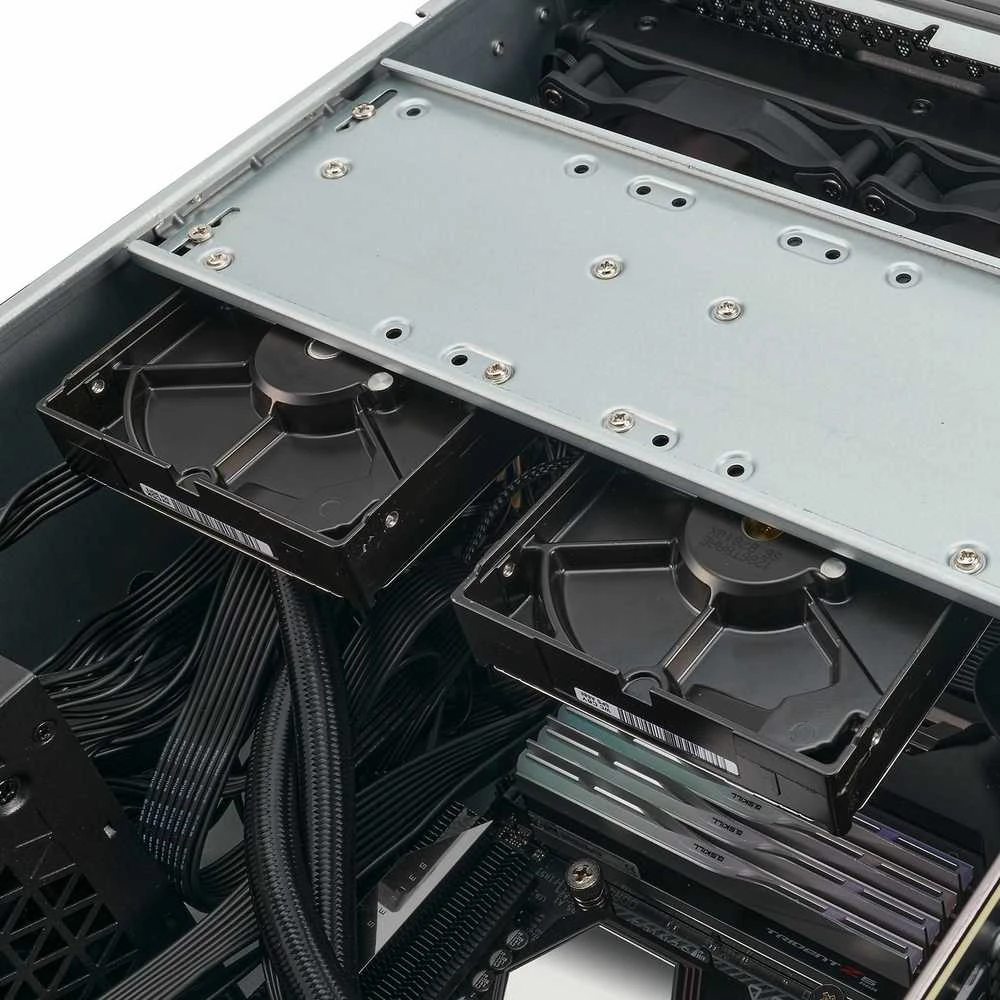 „SilverStone SST-RM44 Rackmount“ serveris – 4U