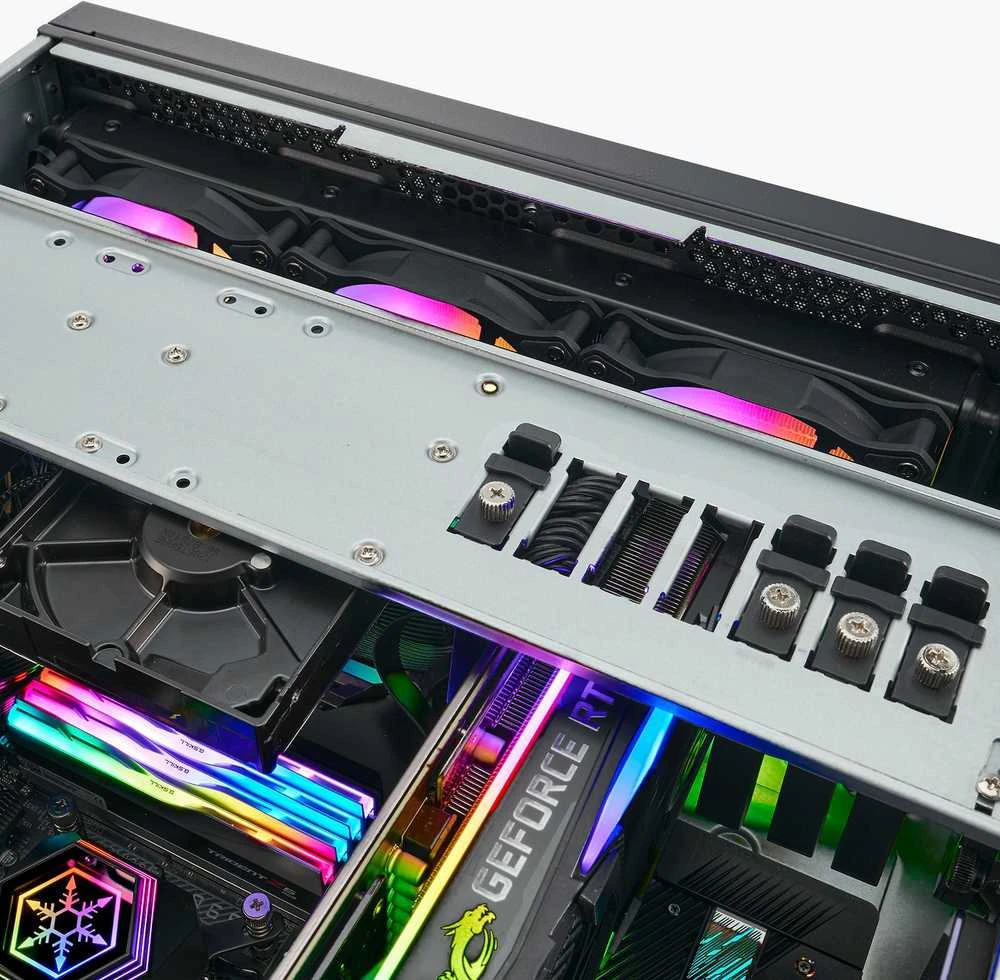 „SilverStone SST-RM44 Rackmount“ serveris – 4U