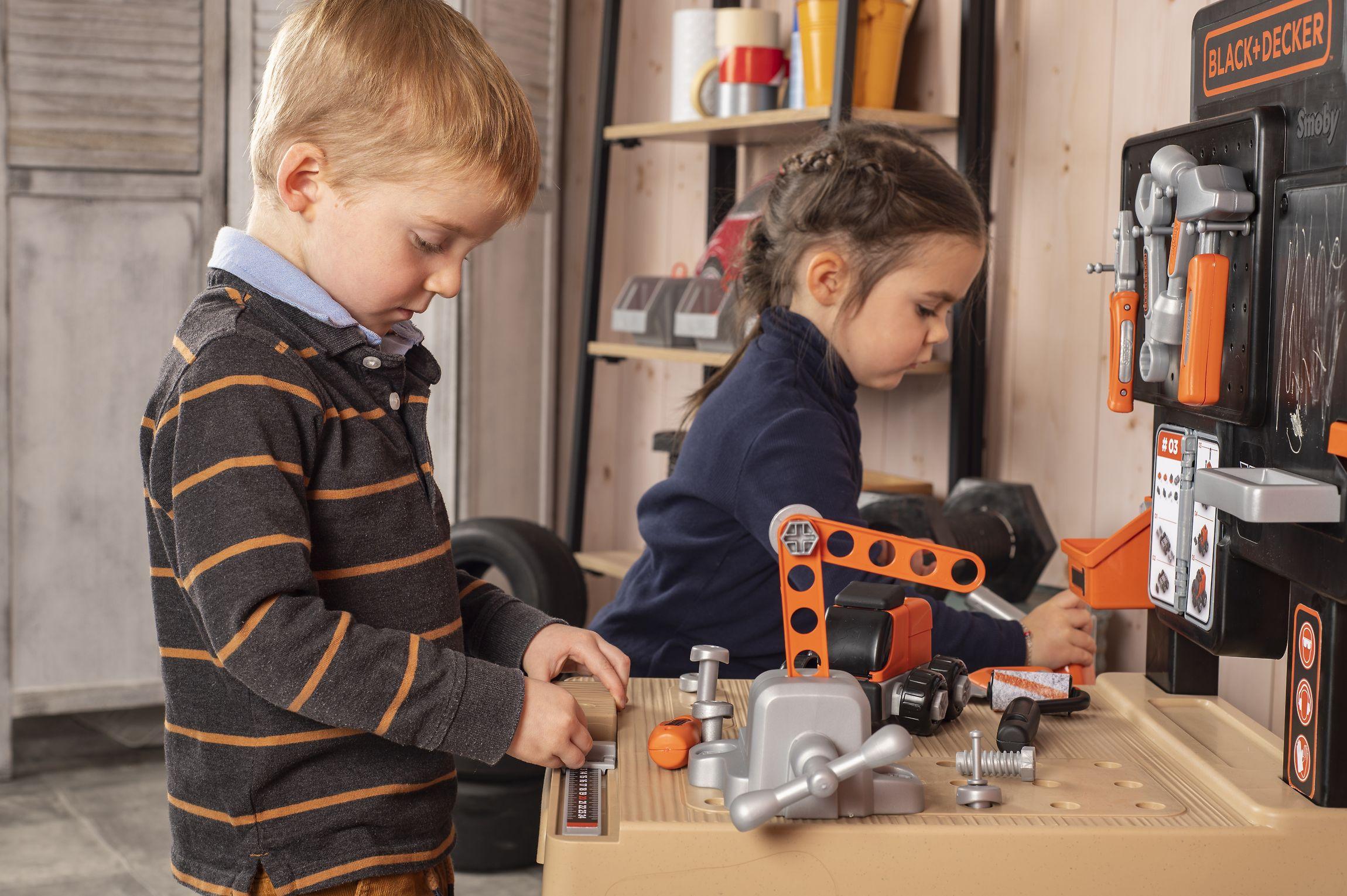 Black & Decker Smoby Profesinis žaidimų dirbtuvėlių rinkinys su įrankiais ir pjūklu