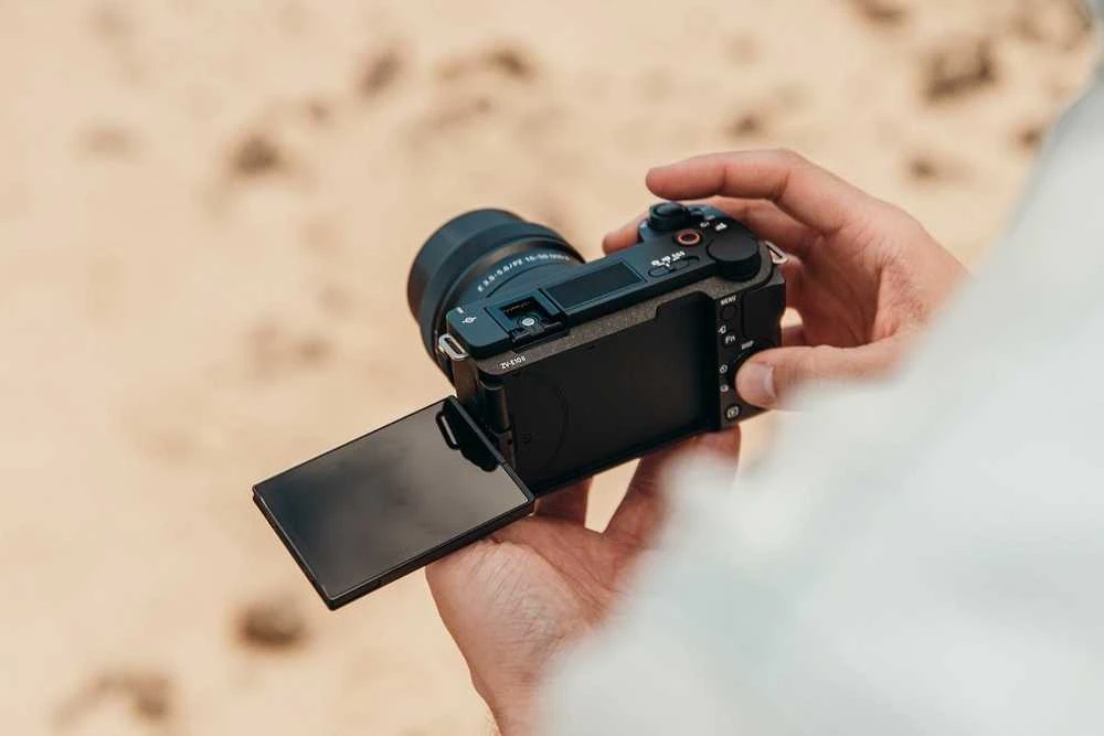 Sony ZV-E10 II + 16-50 mm f/3.5-5.6 OSS vaizdo dienoraščių rašymui