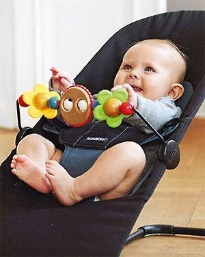 BABYBJORN žaislas medinis gultukui Googly eyes 080500
