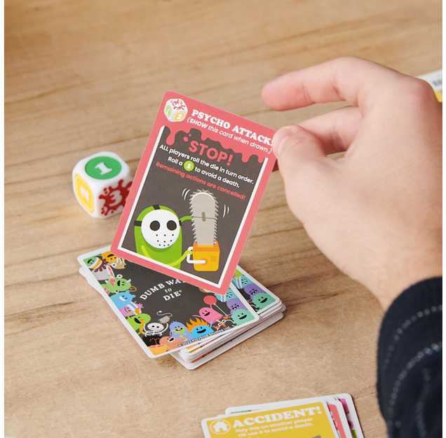 Kortų žaidimas „Spin Master Dumb Ways to Die“.
