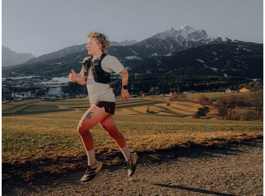 Ausinės Suunto Spark urheilukuulokkeet, musta