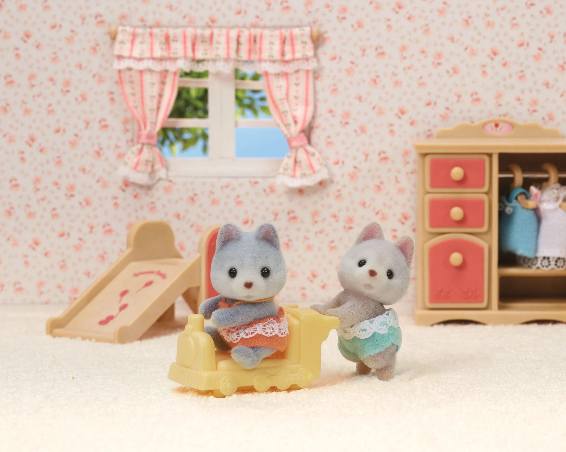 Sylvanian Families Silvanijos šeimos – haskių dvyniai (5638)
