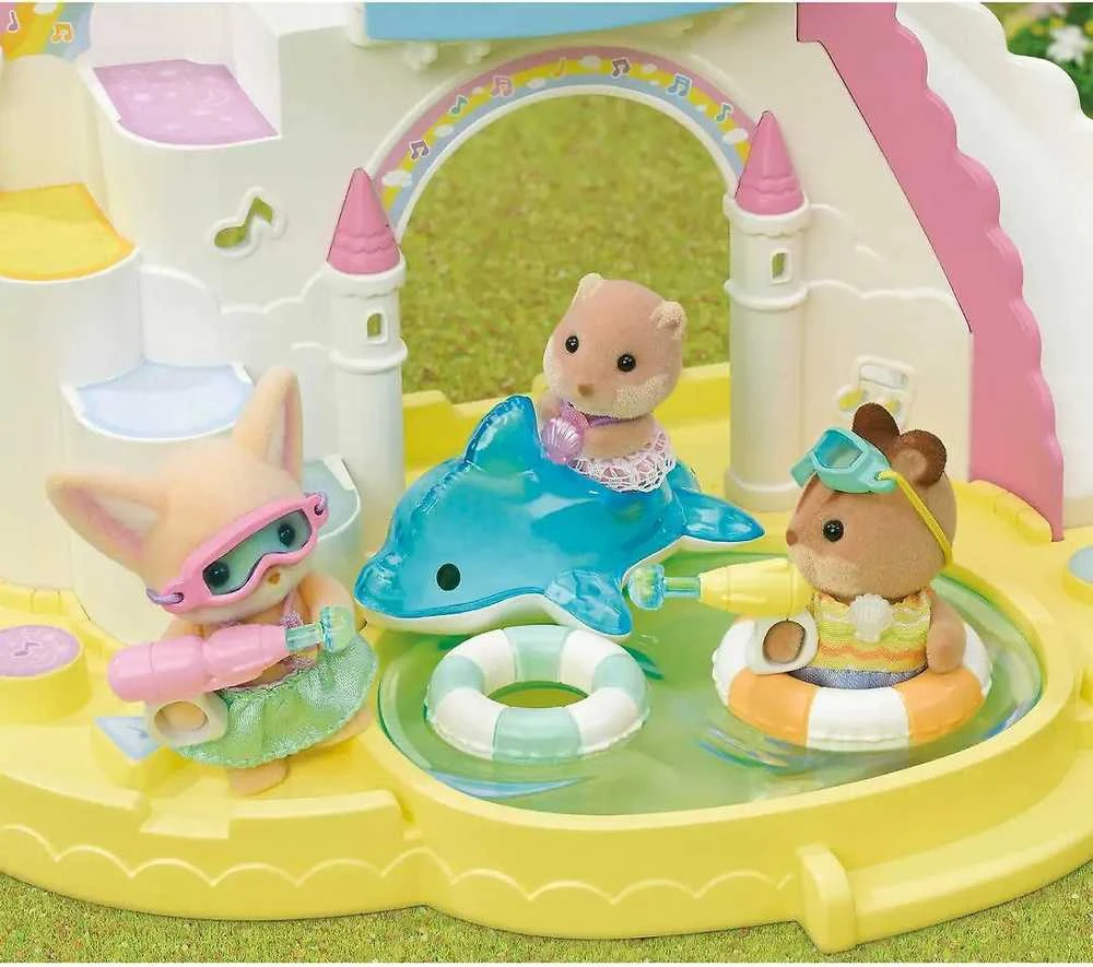 SYLVANIAN FAMILIES Rinkinys „Linksmybės baseine“