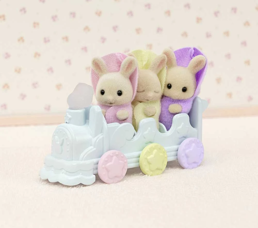 Sylvanian Families Epoch Figūrėlės biszkoptinių trynių kiškučių vonelėje rinkinys
