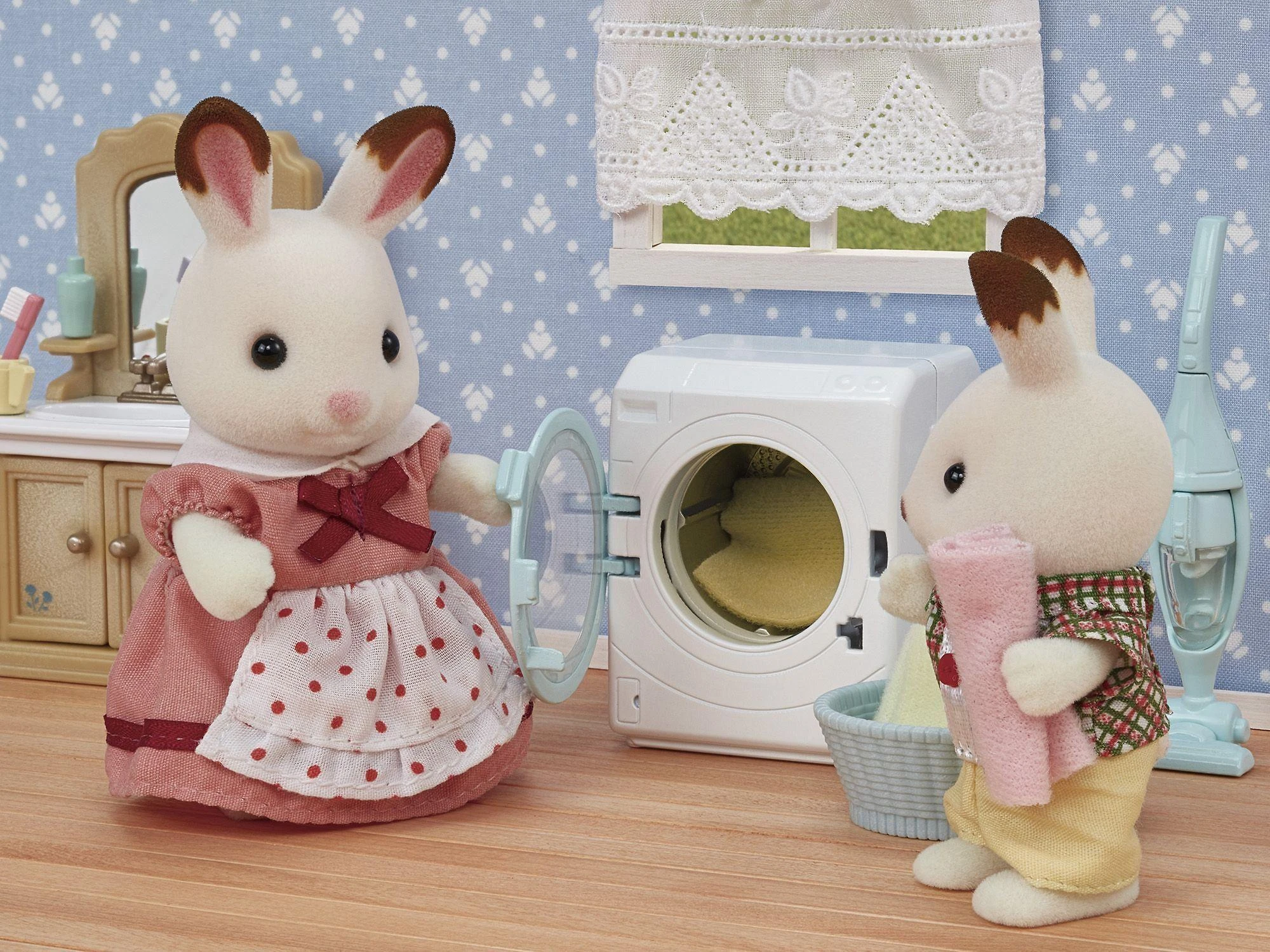 SYLVANIAN FAMILIES Skalbyklė ir dulkių siurblys