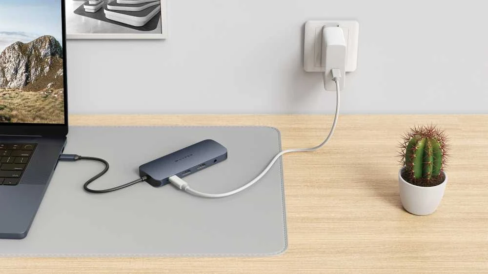 HyperDrive Next USB-C-Hubi, 11 porttia, muistikortinlukijat, keskiyön sininen