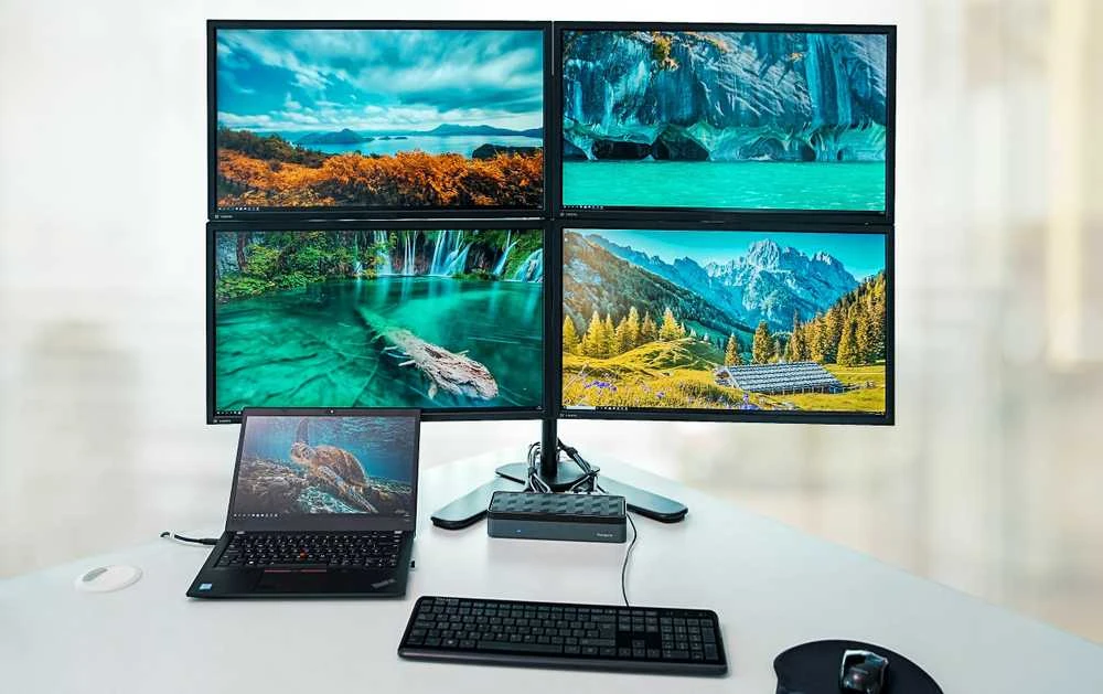 TARGUS USB-C UNIVERSALI QUAD 4K (QV4K) DOKO STOTIS SU 100 W MAITINIMO PATEIKIMA