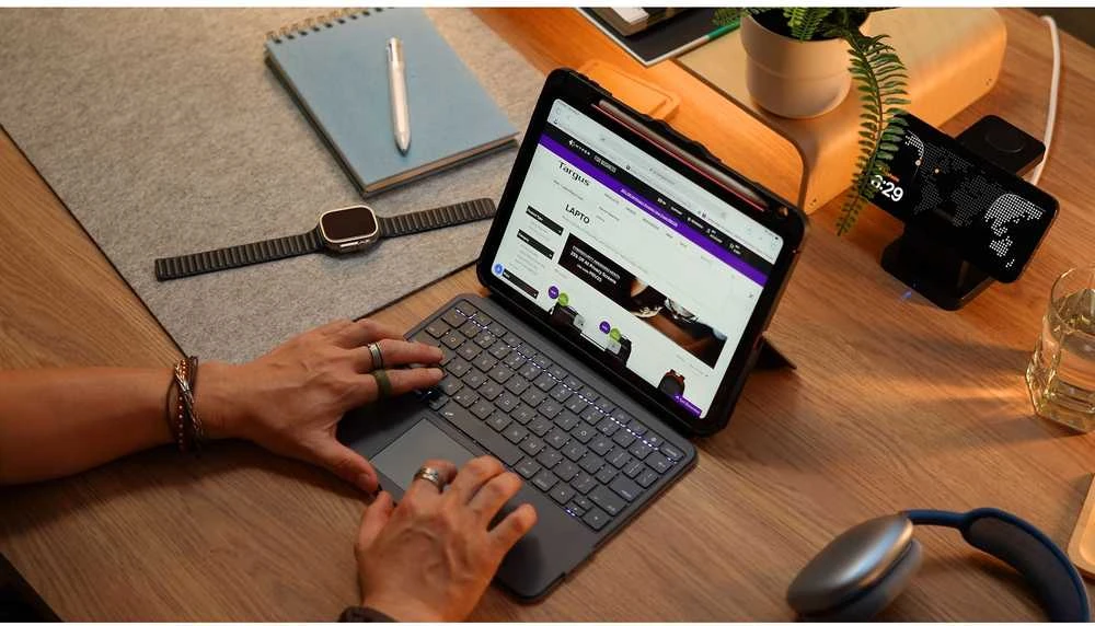 TARGUS® VERSAVU® BLUETOOTH® KLAVIATŪROS DĖKLAS, SKIRTAS „IPAD AIR® 11 COLIŲ“ (M2), „IPAD® 10,9 COLIŲ“ (10-OS KARTOS), „IPAD AIR® 10,9 COLIŲ“ (5-OS IR 4-OS KARTOS) IR „IPAD PRO® 11 COLIŲ“ (4-OS, 3-IOS, 2-OS IR 1-OS KARTOS)? (ŠIAURĖS ŠALYS)