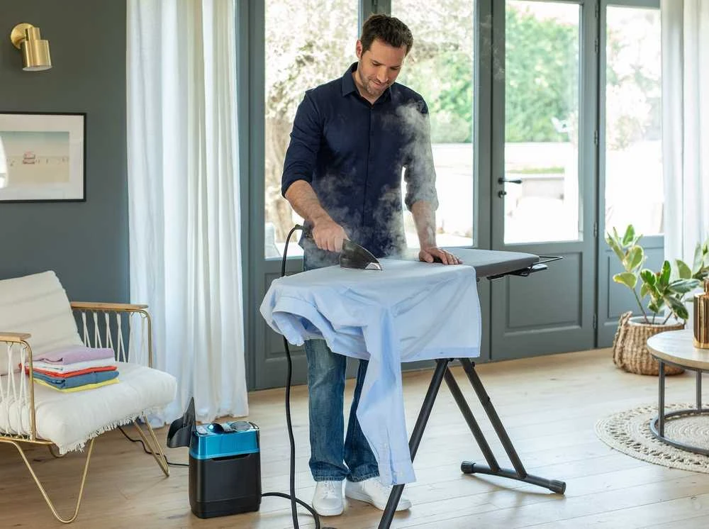 TEFAL Ironing System UT2020E0 Cube 2170 W, Vanduo tank capacity 1100 ml, Continuous steam 90 g/min, Juodas/Mėlyna