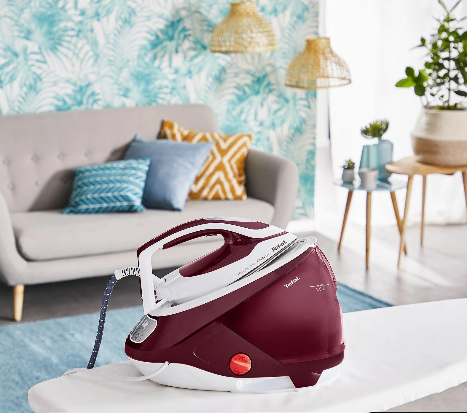 TEFAL | Lyginimo sistema Pro Express Protect | GV9220E0 | 2600 W | 1,8 l | Automatinis išjungimas | Vertikali garų funkcija | Kalkių valymo funkcija | Raudona