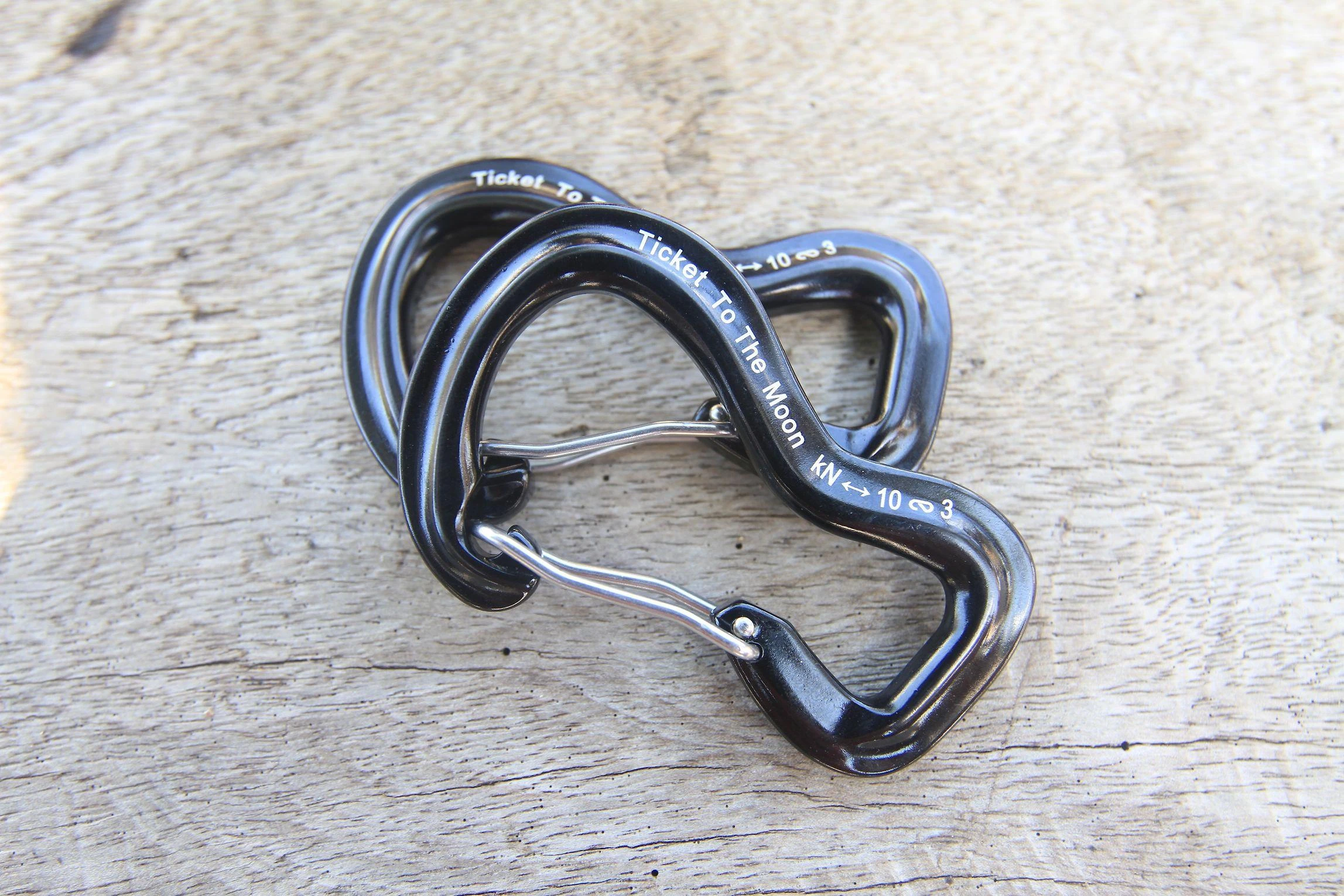 Ticket To The Moon Carabiner kabliukai hamakams tvirtinti, juoda 10 kN
