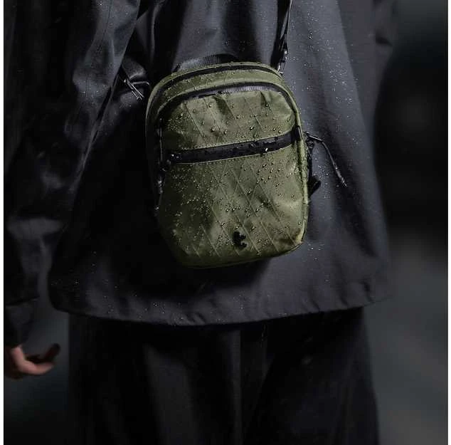 TOMTOC Aviator-T37 kelioninis krepšys su pečių dirželiu X-Pac 1.3L (žalias)