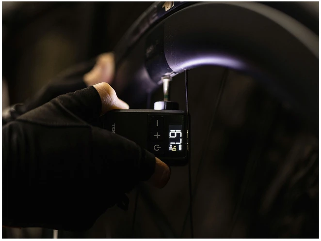 Topeak E-Booster Digital Mini pumppu