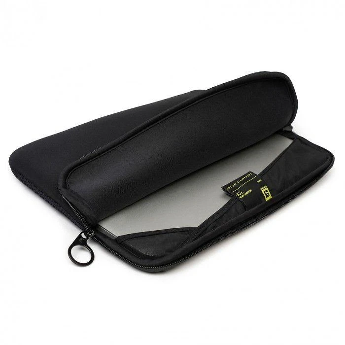 „Tucano Top Second“ dėklas, skirtas „Macbook Pro 13“ (M2/M1/2022–2016) ir „Macbook Air 13“ (M3/M2/2024–2018) kompiuteriams, juodas