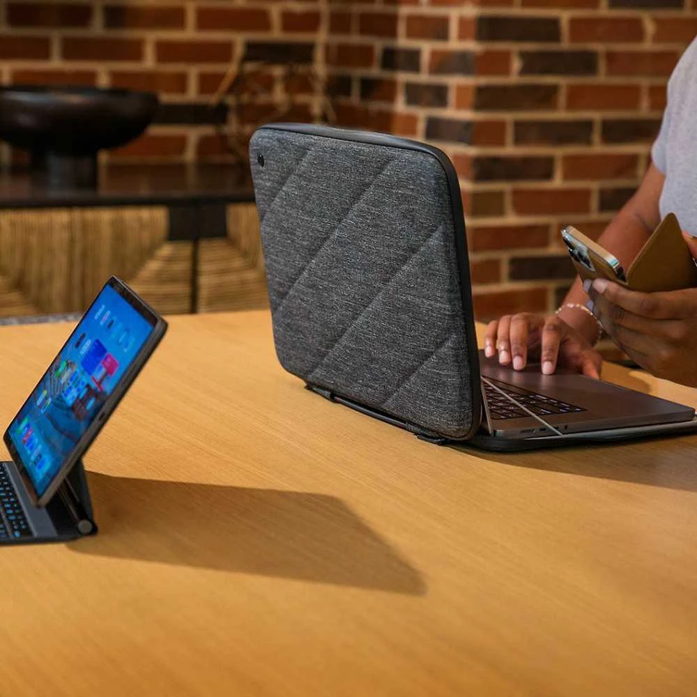 „Twelve South“ dėklas „MacBook Pro 14“ – tamsiai pilka