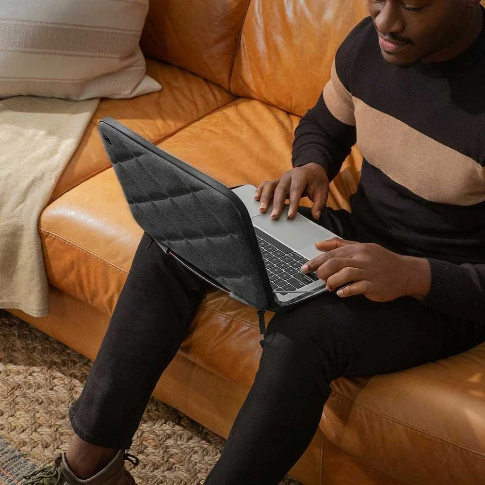 „Twelve South“ dėklas „MacBook Pro 16“ – tamsiai pilka