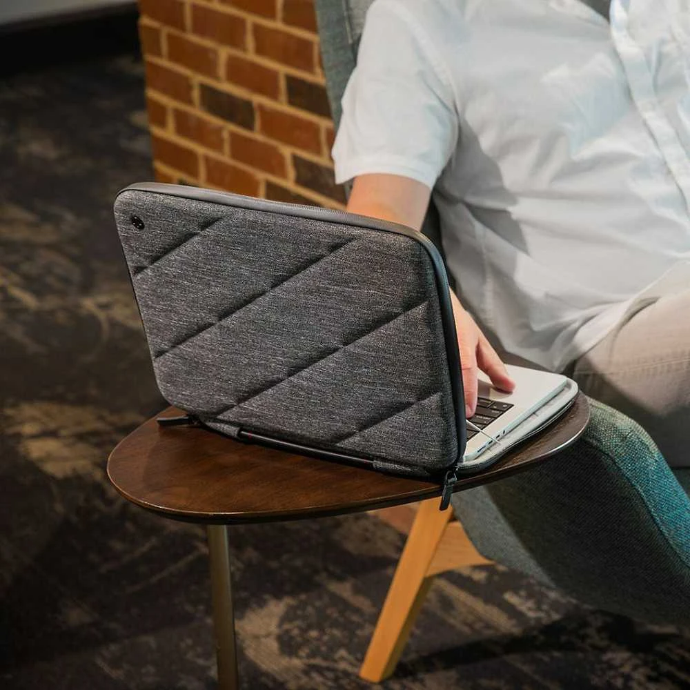 „Twelve South“ dėklas „MacBook Pro 16“ – tamsiai pilka