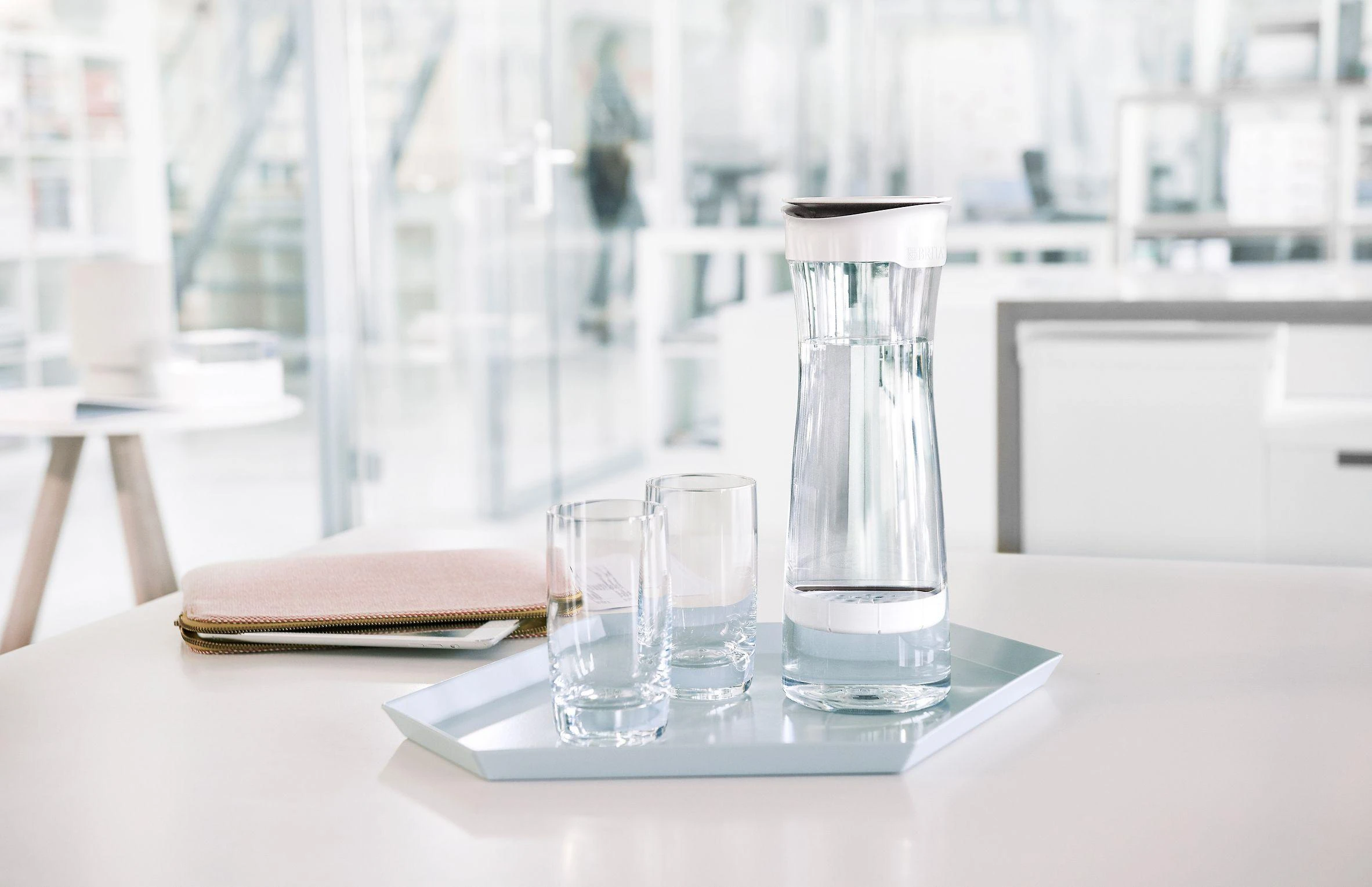 Vandenį filtruojantis grafinas Brita Fill&Serve Mind 1.3L (Baltas/Pilkas)