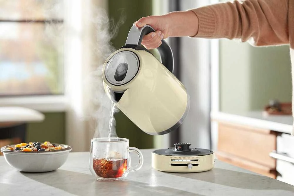 KitchenAid 5KEK1701EAC electric virdulys 1.7 L 2400 W Kreminis