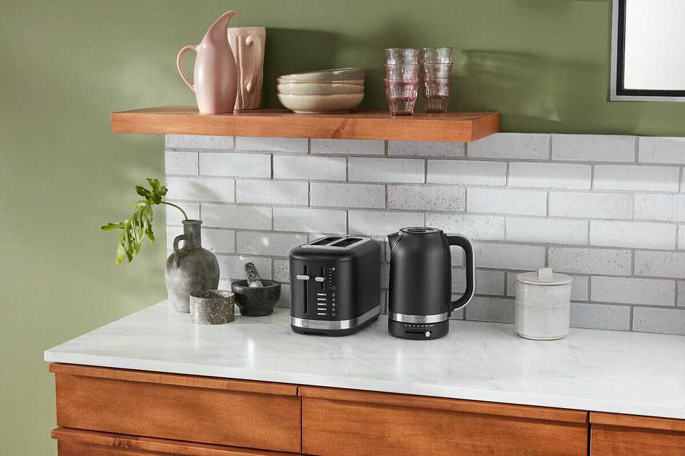 Virdulys KitchenAid 5KEK1701EBM vedenkeitin, mattamusta