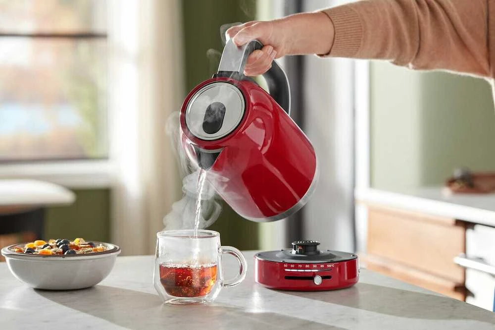 KitchenAid 5KEK1701EER electric virdulys 1.7 L 2400 W Raudona