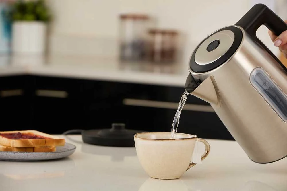 Russell Hobbs virdulys Heaton, šlifuotas nerūdijantis plienas su juodais akcentais, 1,7 l