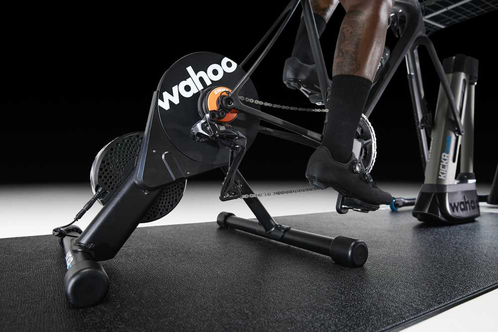 Wahoo KICKR CORE Zwift One - su Cog / Click v.2 oranžiniu