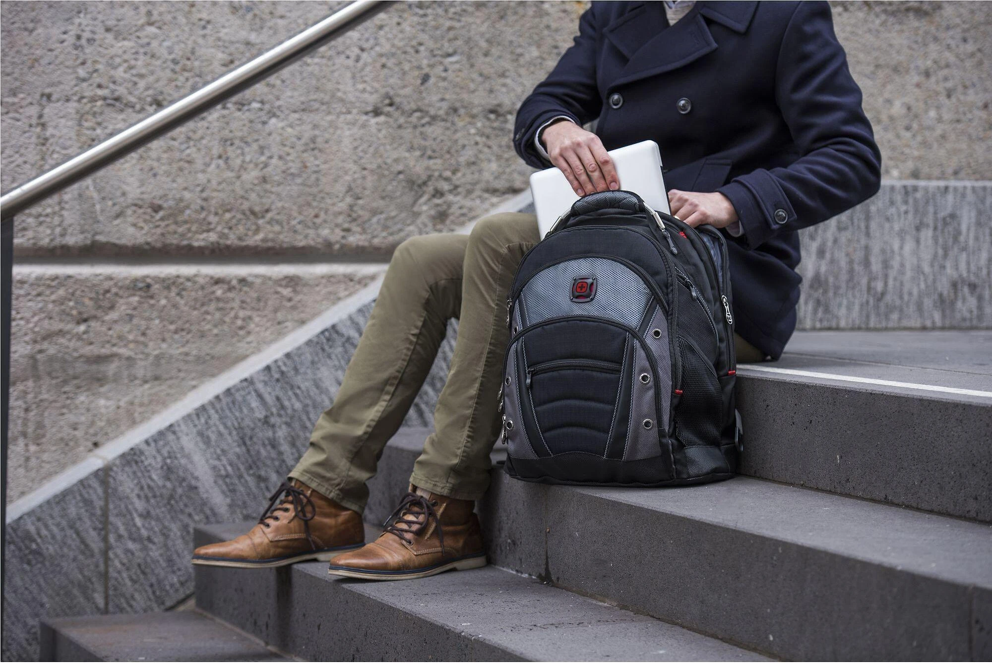 Rucksack for laptop WENGER synergy 600635 (16", juodos spalvos)