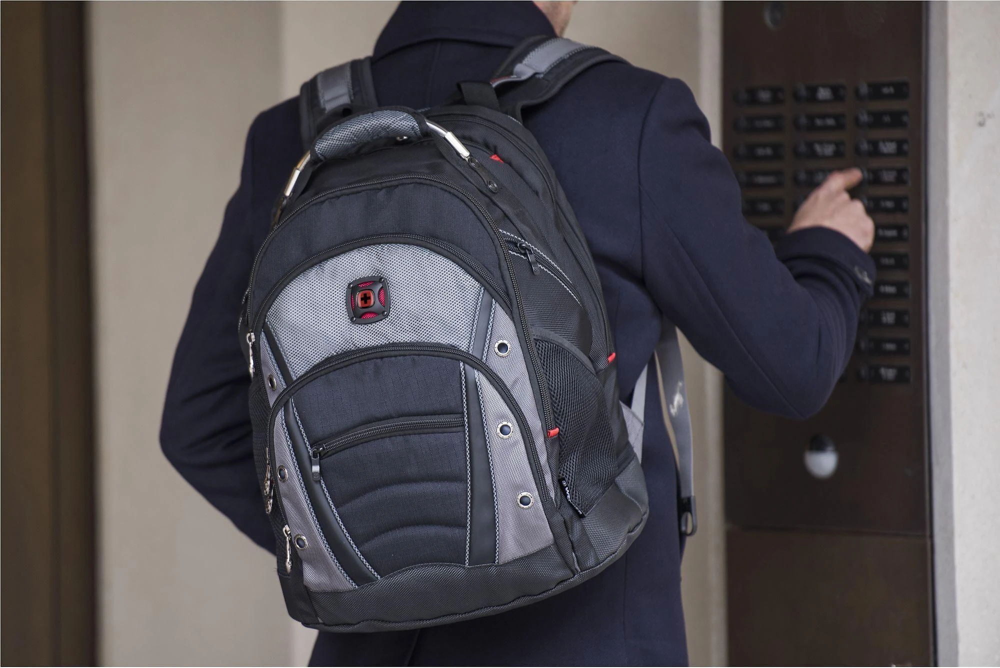 Rucksack for laptop WENGER synergy 600635 (16", juodos spalvos)