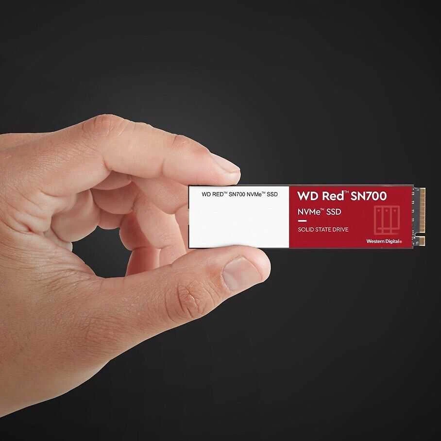 Western Digital Raudona WD ™ SN700 NVMe™ POWERED BY SANDISK 4 TB