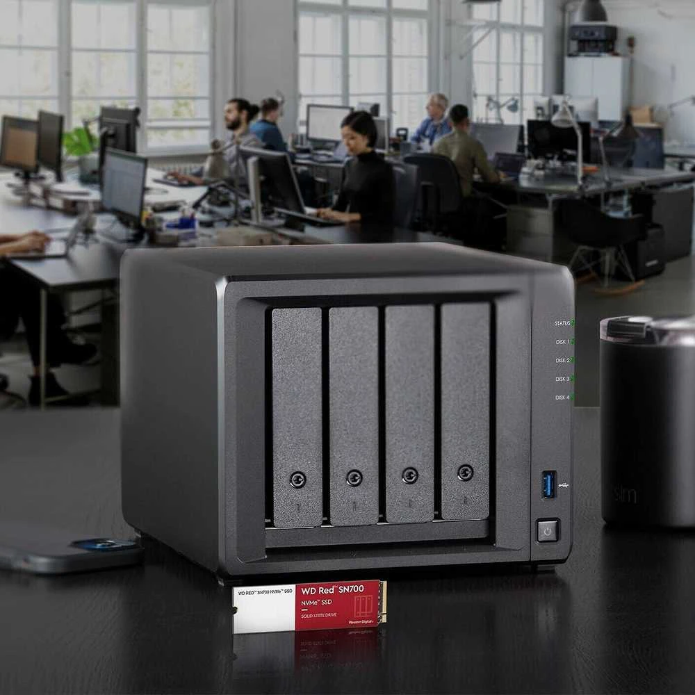 Western Digital Raudona WD ™ SN700 NVMe™ POWERED BY SANDISK 4 TB