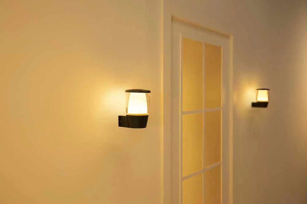 Sieninis lauko šviestuvas WiZ Smart WiFi 8,5 W | 2700–5000 K (RGB)