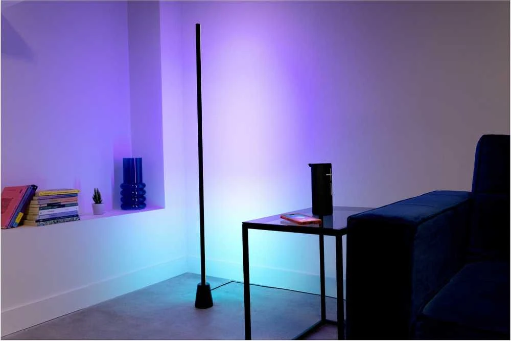 Wiz Gradientinis toršeras RGB „Bluetooth“ Matter juodas - Vieda lampa 929004732801 (8719514865273)