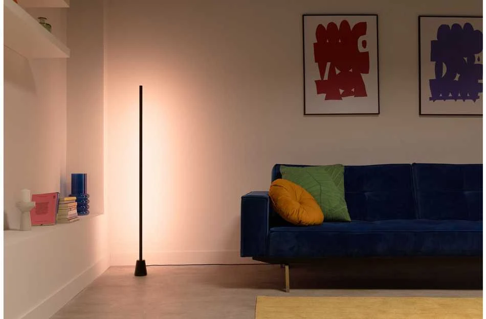 Wiz Gradientinis toršeras RGB „Bluetooth“ Matter juodas - Vieda lampa 929004732801 (8719514865273)