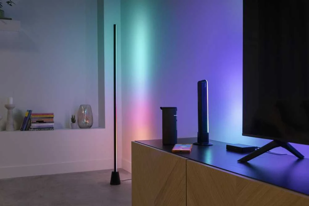 Wiz Gradientinis toršeras RGB „Bluetooth“ Matter juodas - Vieda lampa 929004732801 (8719514865273)