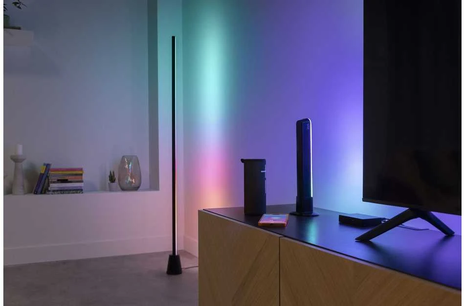 Wiz Gradientinis toršeras RGB „Bluetooth“ Matter juodas - Vieda lampa 929004732801 (8719514865273)